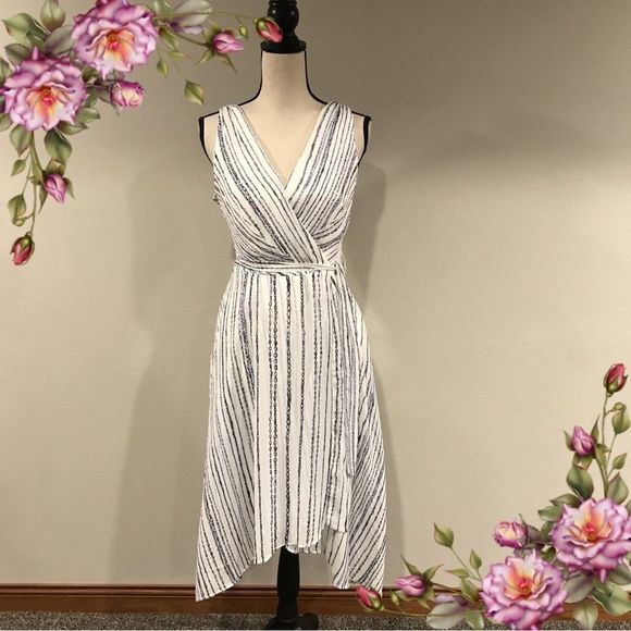 Dkny Dresses & Skirts - DKNY fake faux wrap v-neck chain print sleeveless spring summer dress